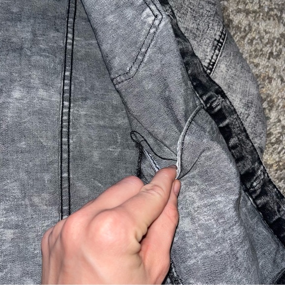 Road Narrows N.Y.C size medium men’s Jean distressed jacket - Picture 8 of 11